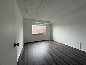 41 Hill Rd, Unit 502 in Belmont, MA - Foto de edificio - Building Photo