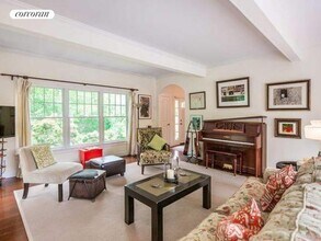 12 Cedar Ave in Sag Harbor, NY - Building Photo - Building Photo