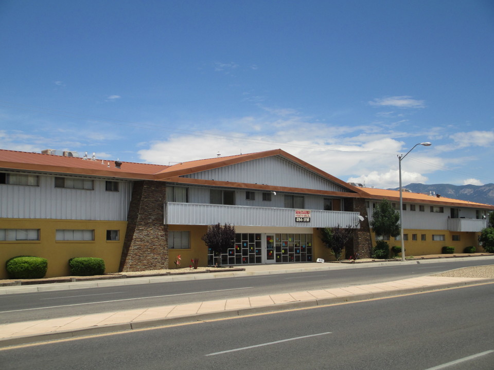 Cornerstone Apartments in Albuquerque, NM - Building Photo