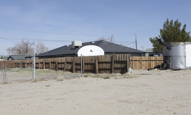 25026 Anderson Ave in Barstow, CA - Foto de edificio - Building Photo