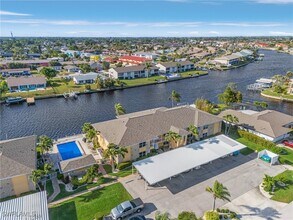 4012 SE 12th Ave in Cape Coral, FL - Building Photo - Building Photo