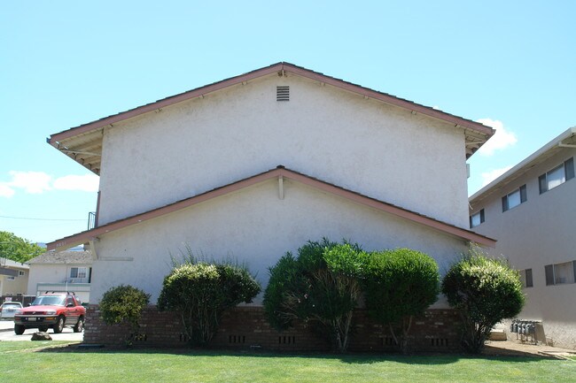 5621 Hoffman Ct in San Jose, CA - Foto de edificio - Building Photo