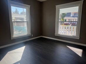 303 Forest Ave in Rockford, IL - Building Photo - Building Photo