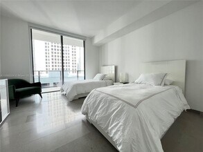 68 SE 6th St, Unit 1003 in Miami, FL - Building Photo - Building Photo