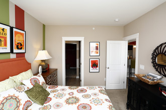 Welcome Home to The Ivy Towns + Flats in West Lafayette, IN - Foto de edificio - Interior Photo