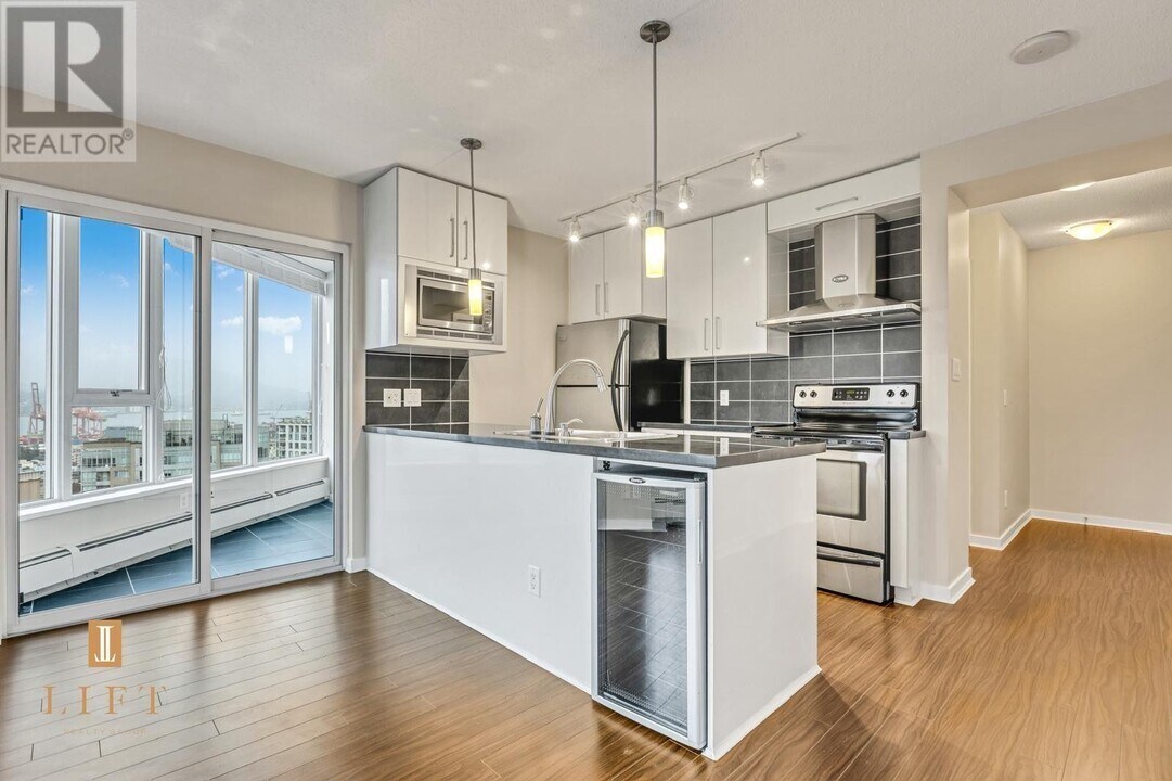 689-3689 Abbott St in Vancouver, BC - Building Photo