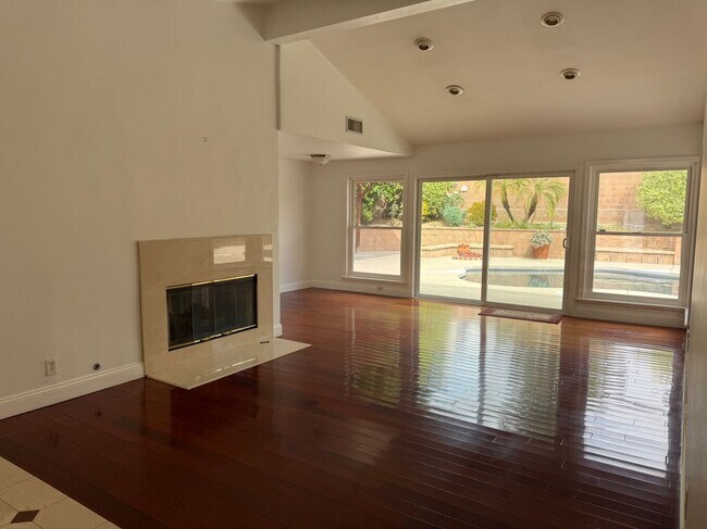 10116 Viking Ave in Los Angeles, CA - Foto de edificio - Building Photo