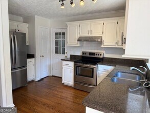 35 Chatsworth Cir in Newnan, GA - Building Photo - Building Photo