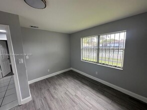 2798 NW 88th St in Miami, FL - Foto de edificio - Building Photo