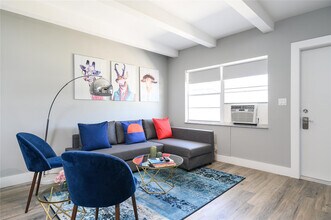 1020 N Victoria Park Rd in Fort Lauderdale, FL - Building Photo - Building Photo