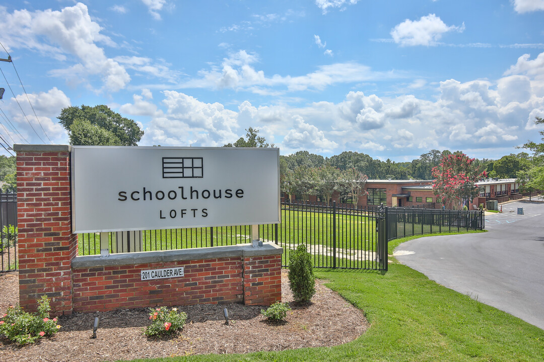 Schoolhouse Lofts in Spartanburg, SC - Foto de edificio