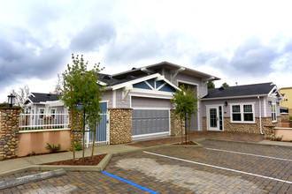 Oakcrest Terrace in Yorba Linda, CA - Building Photo - Building Photo