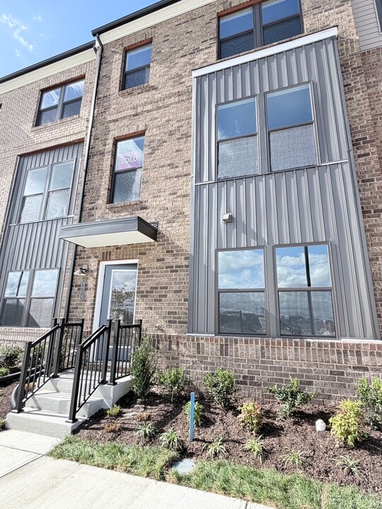 9454 Belladdie Way in Glen Allen, VA - Building Photo