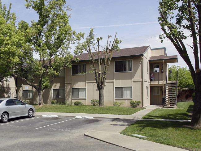 Park Florin Apartments in Sacramento, CA - Foto de edificio - Building Photo