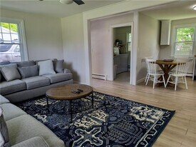 10 Reardon Dr in Middletown, RI - Building Photo