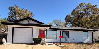 605 N Davis Dr in Arlington, TX - Building Photo