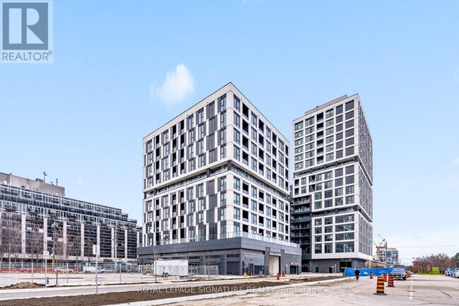 1007 The Queensway in Toronto, ON - Building Photo - Building Photo