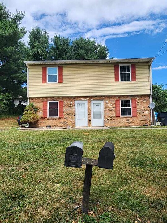 1620 Lawrence Ave SE in Roanoke, VA - Building Photo