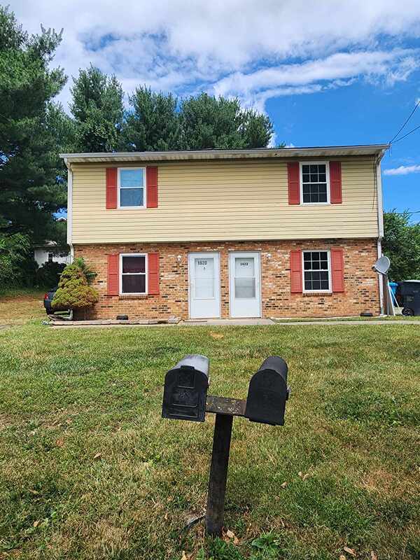 property at 1620 Lawrence Ave SE