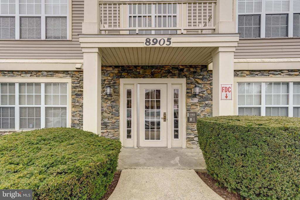 8905 Stone Creek Pl-Unit -102 in Baltimore, MD - Building Photo