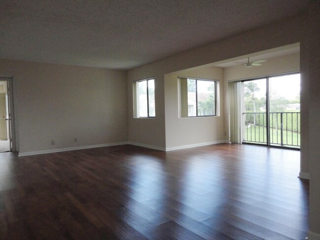 523 Shady Pine Way in Greenacres, FL - Building Photo - Building Photo
