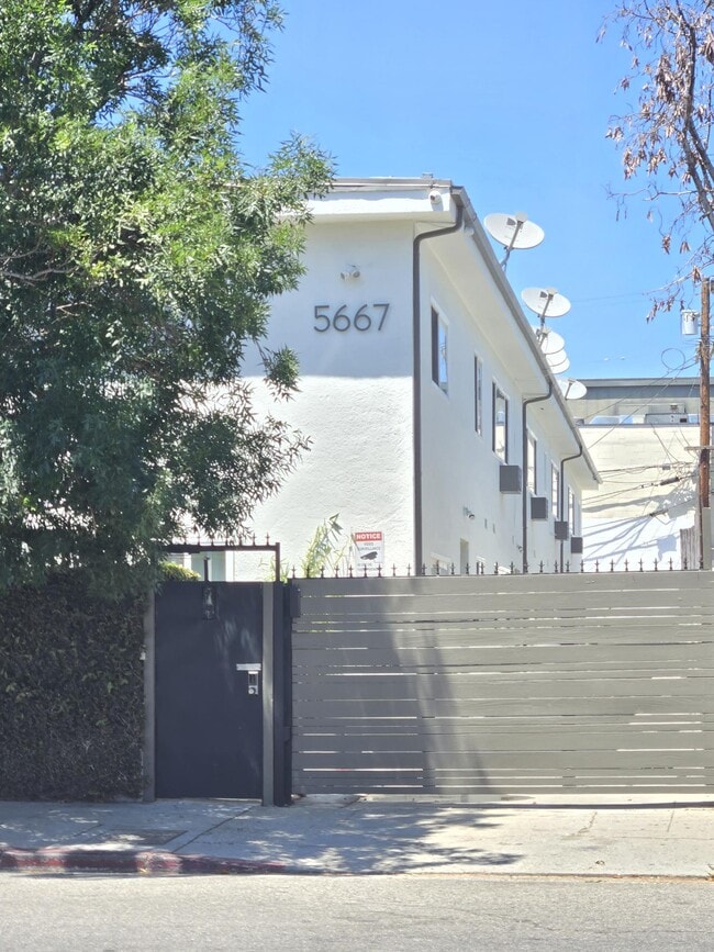 5667 Fountain Ave, Unit #8