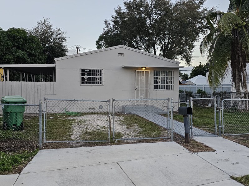 1240 Rutland St in Opa Locka, FL - Building Photo