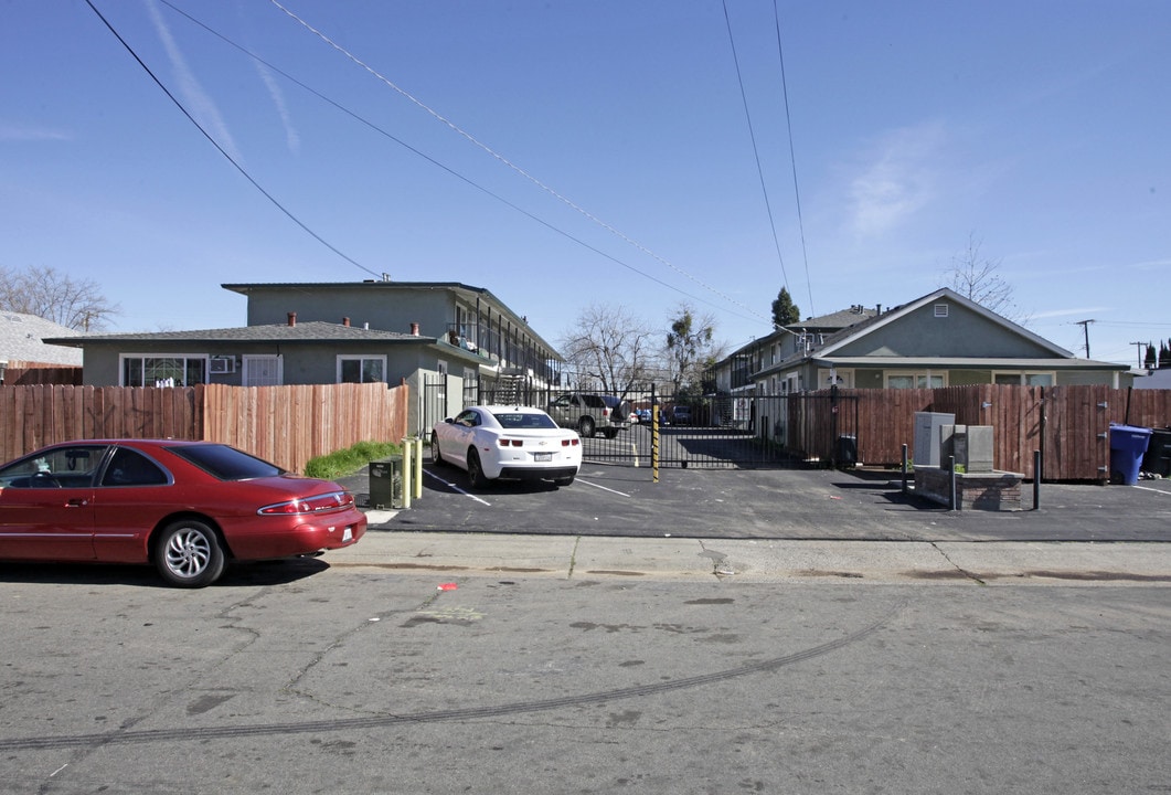 Connie Place Apartments in Sacramento, CA - Foto de edificio