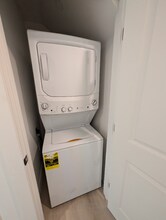 150-152 Florida Ave in San Bruno, CA - Foto de edificio - Building Photo