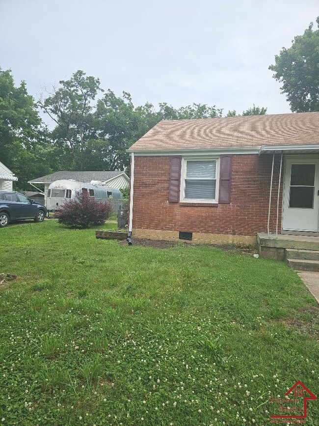 721 Blackstone Ave in Nashville, TN - Building Photo - Building Photo