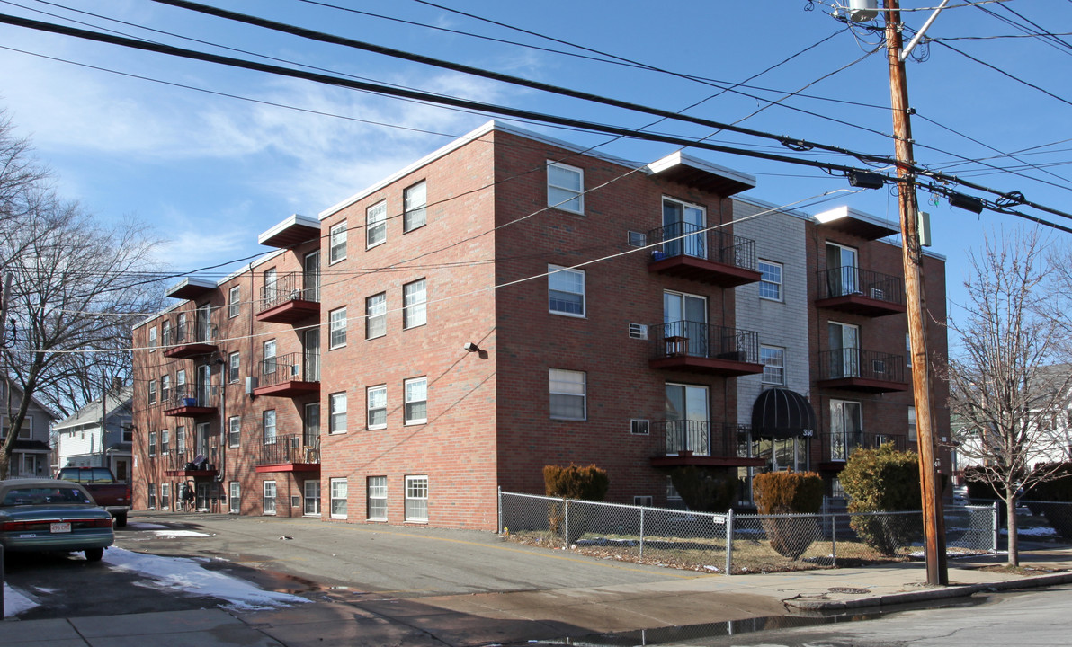 350 Highland Ave in Malden, MA - Foto de edificio