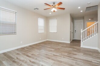 10810 W Old Ironsides Ave in Las Vegas, NV - Building Photo - Building Photo