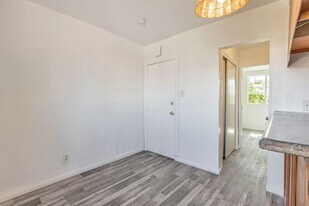 847 W 43rd St in Los Angeles, CA - Building Photo