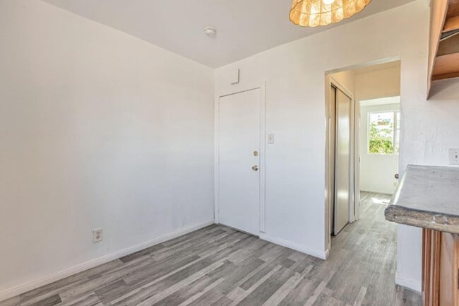 property at 847 W 43rd St