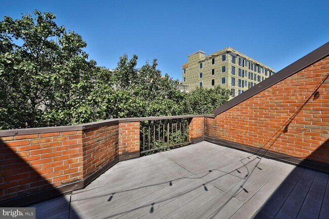 property at 215 N 23rd St