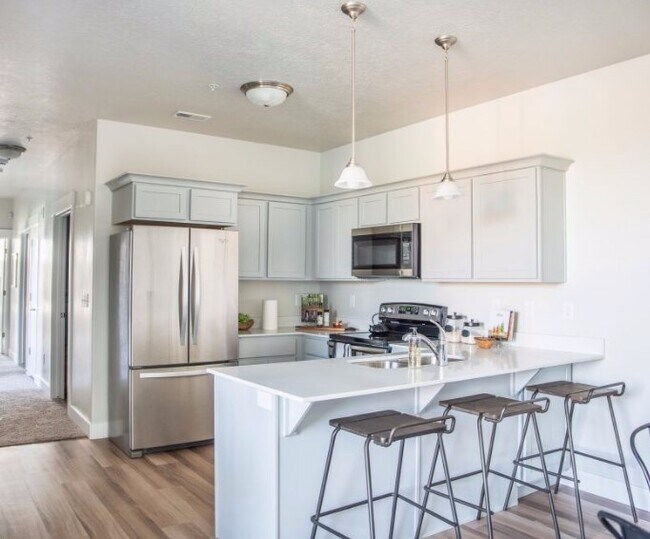 4308 W 1850 N in Lehi, UT - Foto de edificio - Building Photo