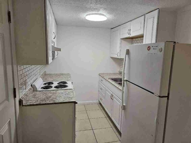 240 Kraft Ave in Panama City, FL - Foto de edificio - Building Photo