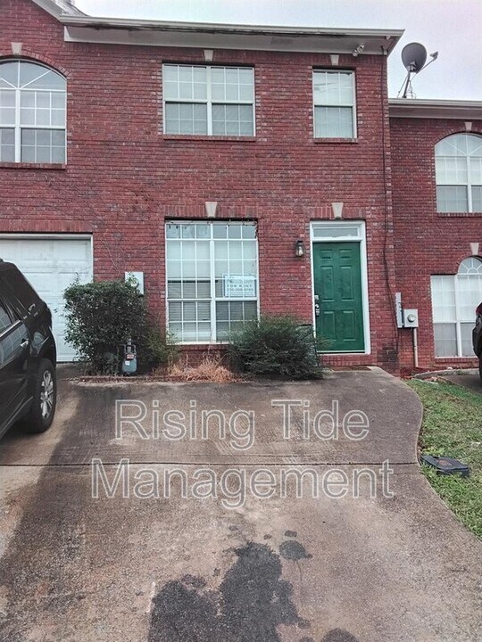 102 Sommersby Cir in Pelham, AL - Building Photo