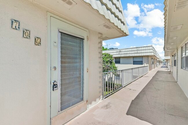 706 Saxony Pl in Delray Beach, FL - Building Photo - Building Photo