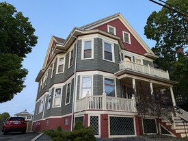 10 Bainbridge Ave, Unit 1 Private Bedroom in Providence, RI - Building Photo