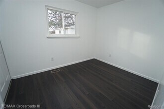 11012 Jackson St in Belleville, MI - Building Photo - Building Photo