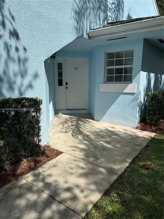 2049 SE 26th Ln in Homestead, FL - Building Photo