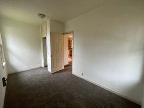 9657 N Leonard St in Portland, OR - Building Photo - Building Photo