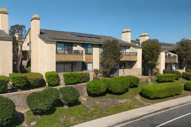 Parkway Manor in La Mesa, CA - Building Photo - Building Photo