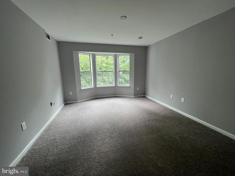 2071 Alice Ave in Oxon Hill, MD - Building Photo