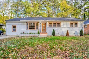 2250 Dodson Dr in East Point, GA - Building Photo