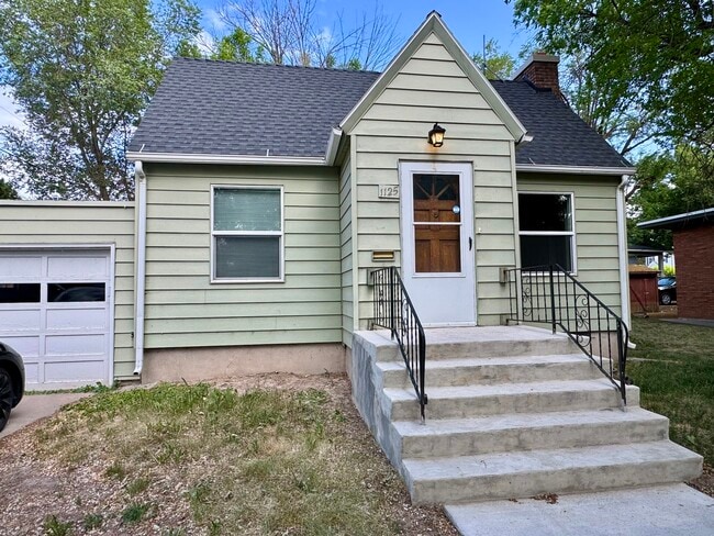 property at 1125 E Benton St