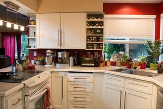 3306 Northeast Holman Street in Portland, OR - Building Photo - Building Photo