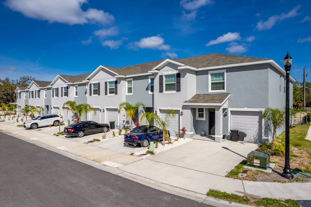 Kensington Place Townhomes in Sarasota, FL - Foto de edificio