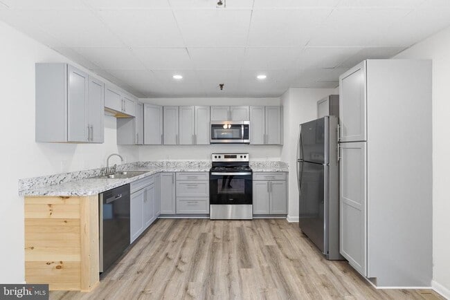 property at 1725 Henry Ave